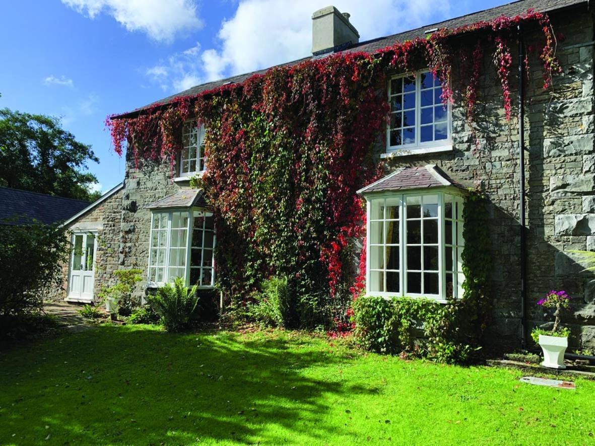 Pontyclerc Farm House Bed And Breakfast Ammanford Extérieur photo