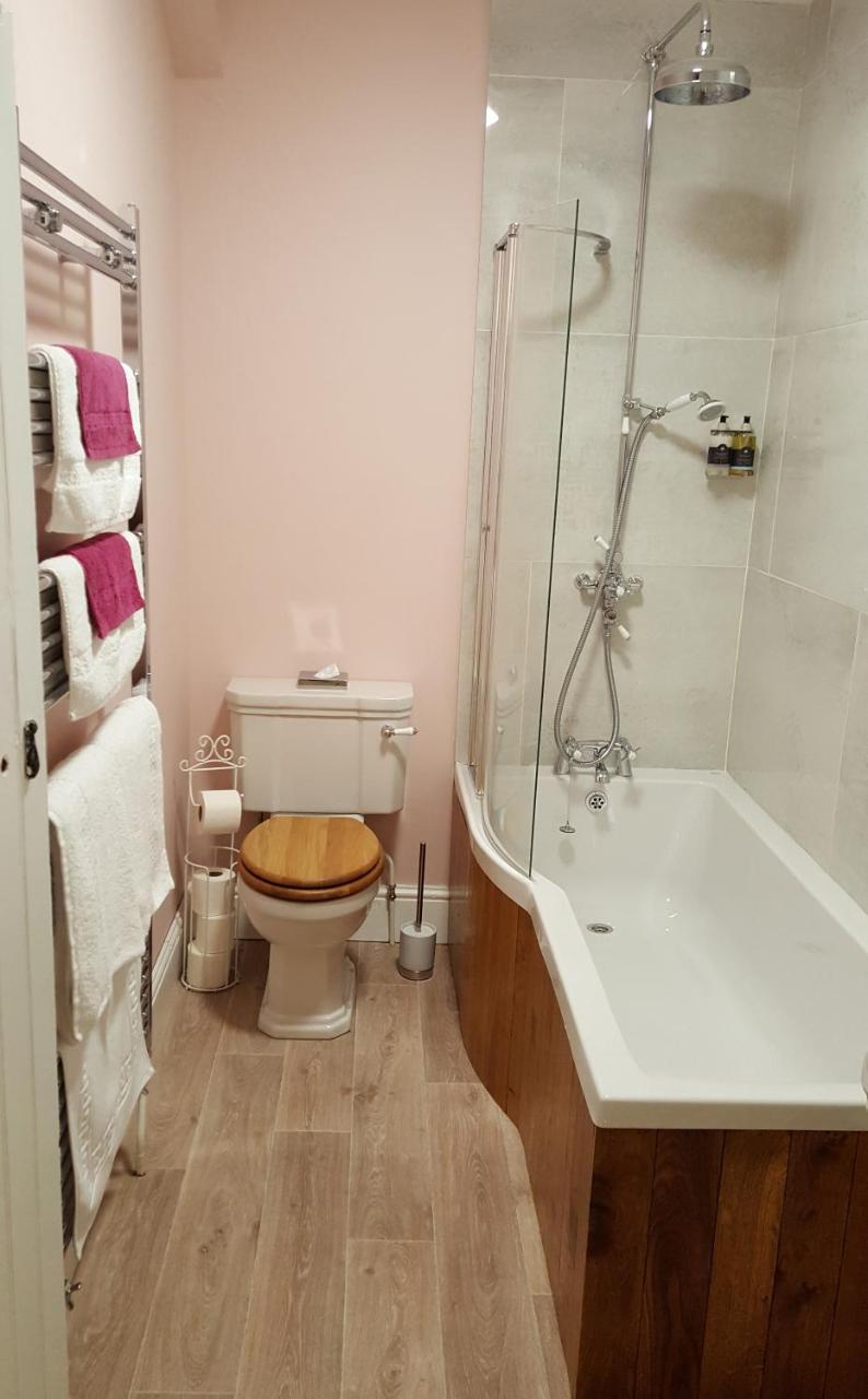Pontyclerc Farm House Bed And Breakfast Ammanford Extérieur photo