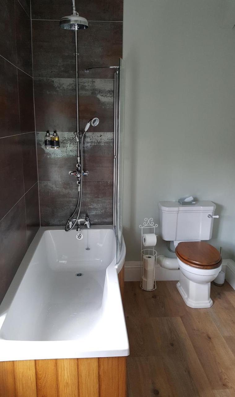 Pontyclerc Farm House Bed And Breakfast Ammanford Extérieur photo