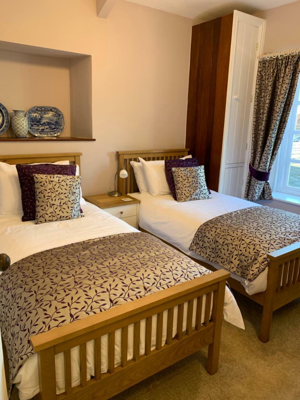 Pontyclerc Farm House Bed And Breakfast Ammanford Extérieur photo