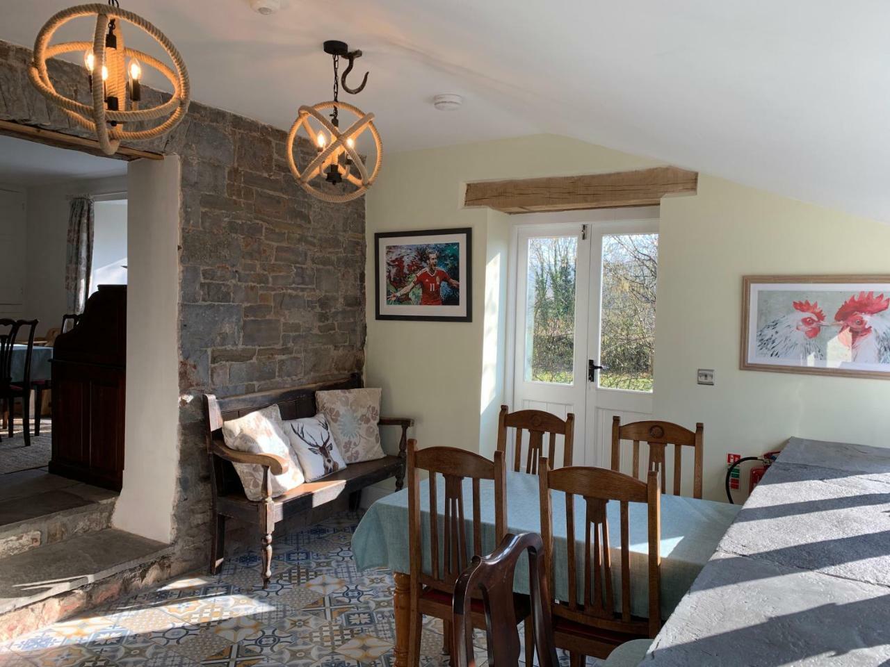 Pontyclerc Farm House Bed And Breakfast Ammanford Extérieur photo